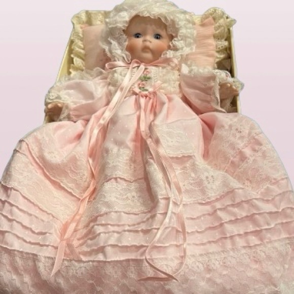 Vintage Victoria Ashlea Original Porcelain Baby Doll...
